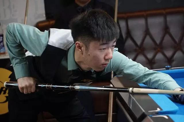 却是侧翼的 却是侧翼的